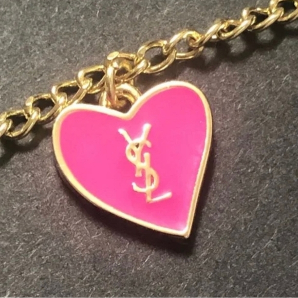 Yves Saint Laurent - Picture 12 of 15